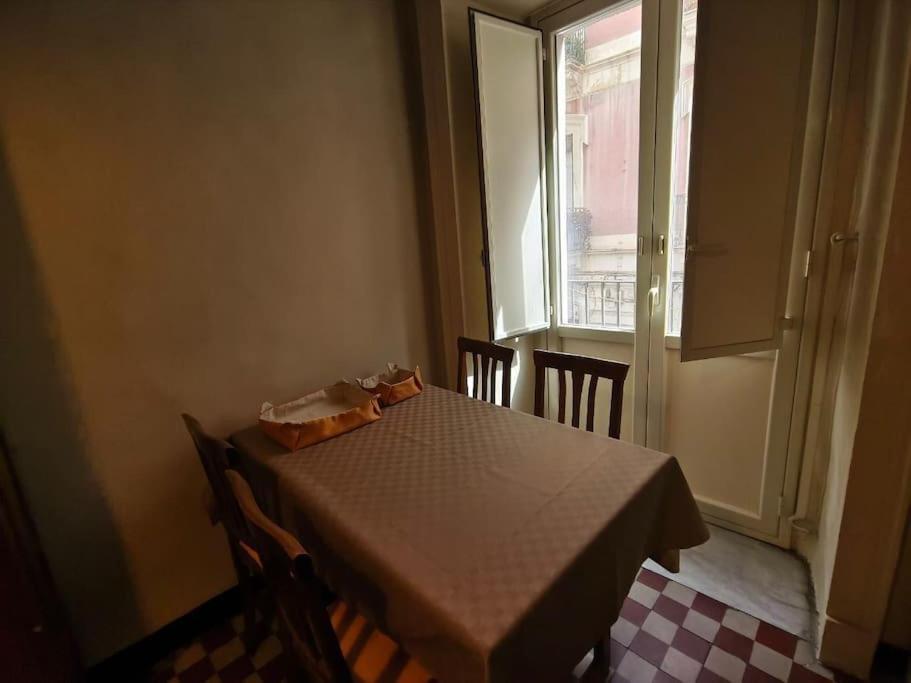 Retroetnea - Appartamento In Centro Storico - Con Camere Comunicanti Catânia Exterior foto