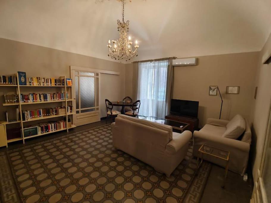 Retroetnea - Appartamento In Centro Storico - Con Camere Comunicanti Catânia Exterior foto