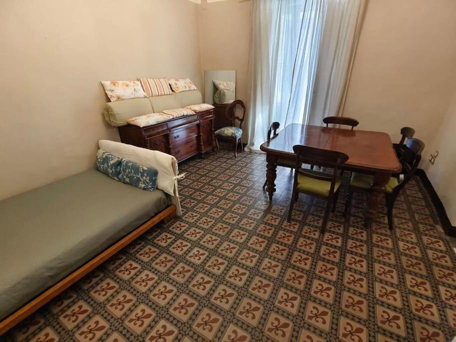 Retroetnea - Appartamento In Centro Storico - Con Camere Comunicanti Catânia Exterior foto