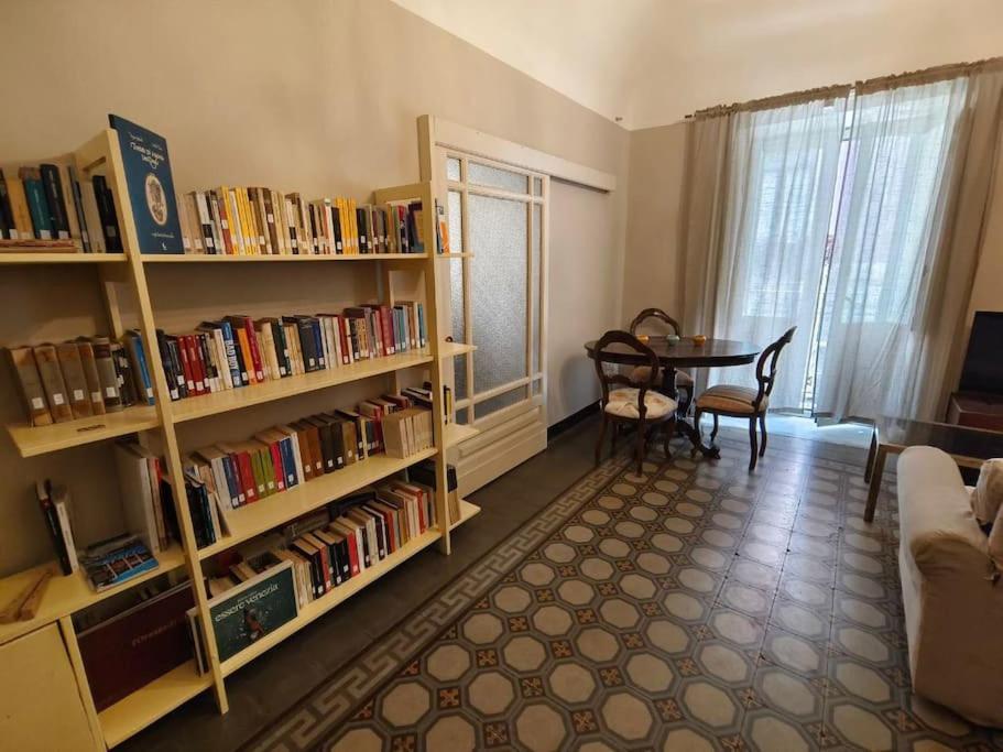 Retroetnea - Appartamento In Centro Storico - Con Camere Comunicanti Catânia Exterior foto